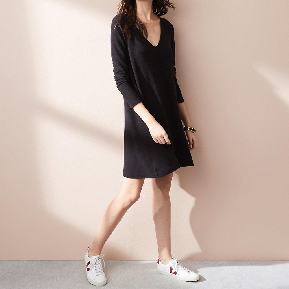 Lou & Grey Fab Cozy V-Neck Dress XS